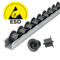 Detailansicht einer Rollenleiste mit Spurkranzrollen und Kunststoffachse in schwarz und ESD Zeichen für ein Stückgutdurchlaufregal